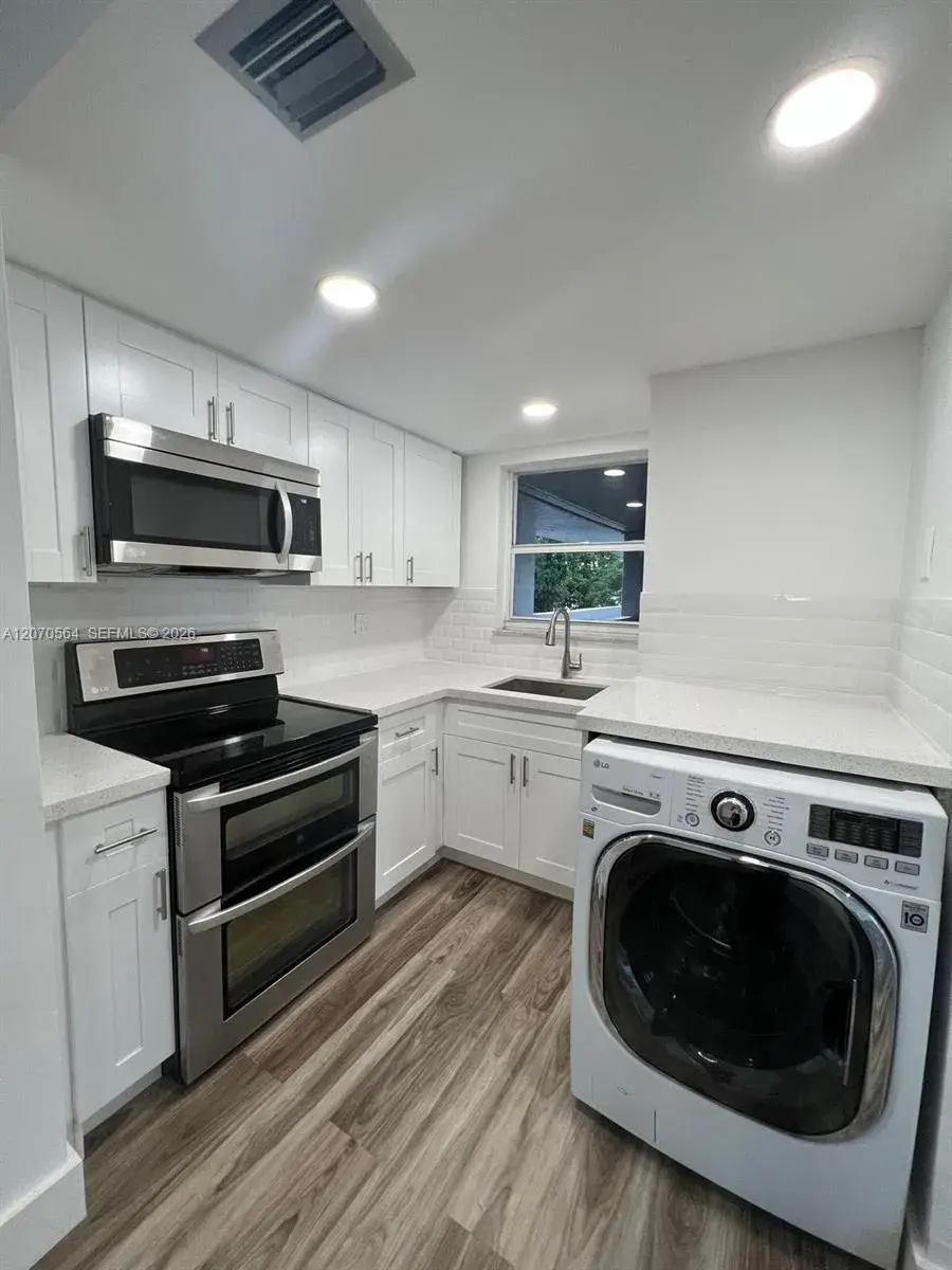 1 bedroom 1 bath Residential for sale at 310 Fontainebleau Blvd # 204, Miami FL 33172