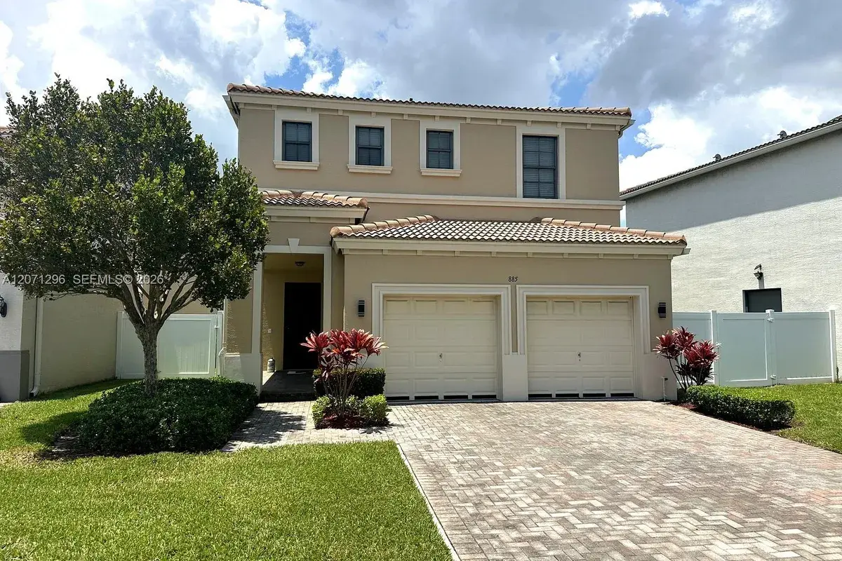 885 NE 191st St, Miami FL 33179