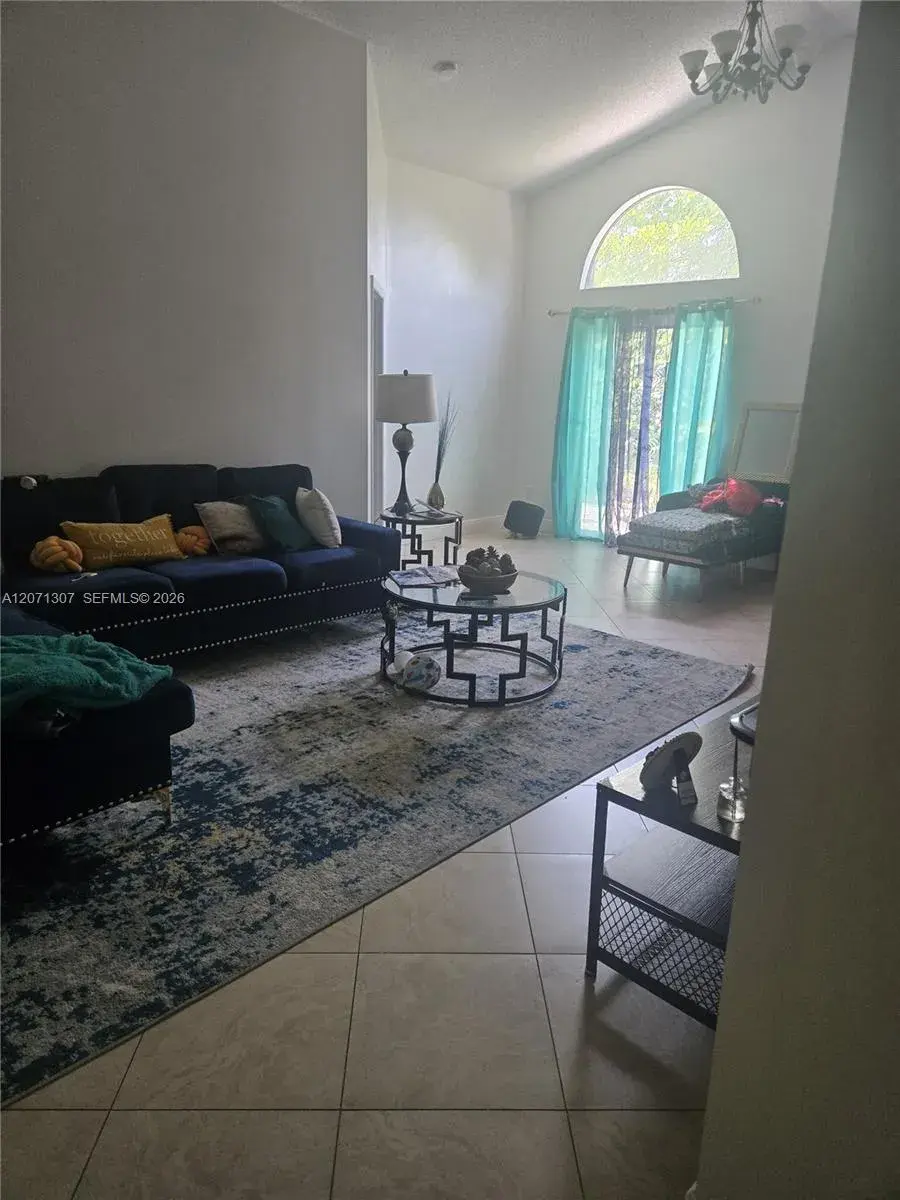 3 bedroom 2 bath Residential for sale at 818 E Palm Run Dr, North Lauderdale FL 33068