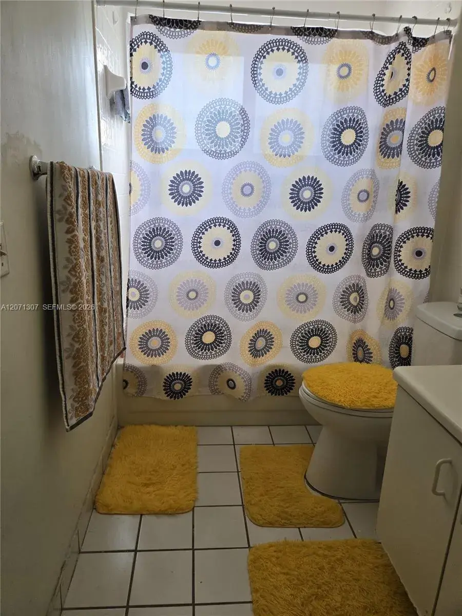 818 E Palm Run Dr, North Lauderdale FL 33068