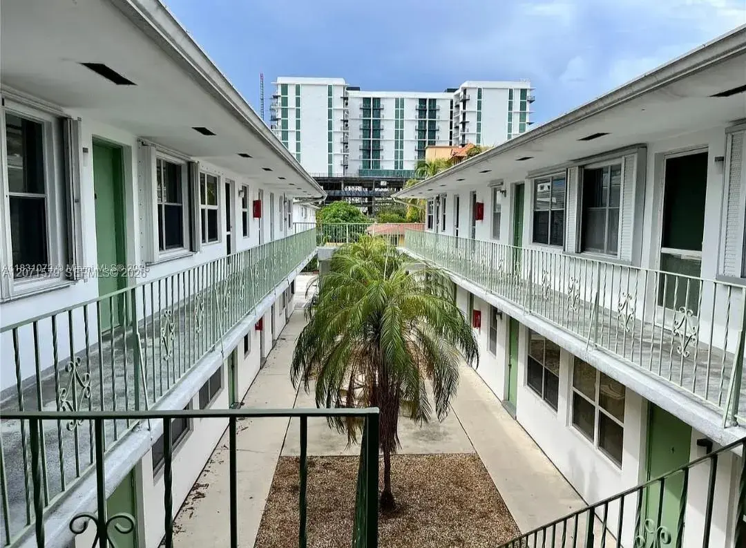 1 bedroom 1 bath Residential Lease for rent at 1824 Monroe St # 8, Hollywood FL 33020