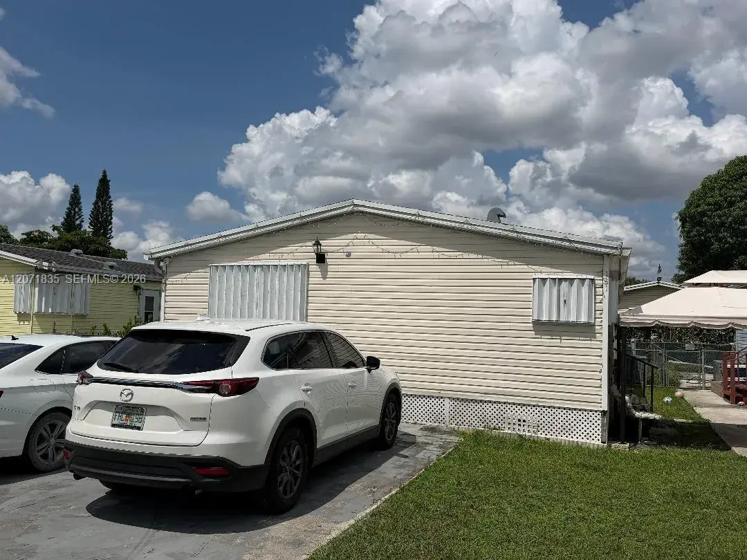 3 bedroom 2 bath Residential for sale at 19800 SW 180th Ave unit 131, Miami FL 33187