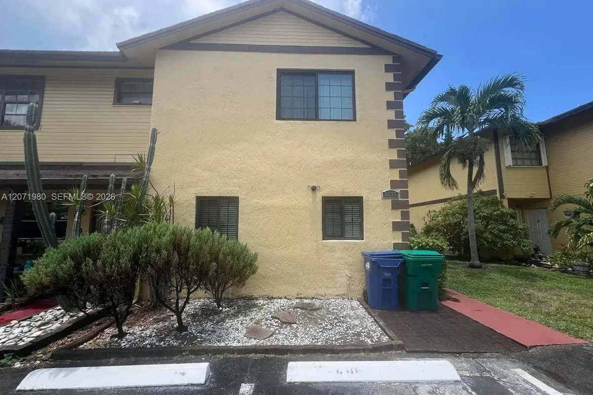 1133 NE 210th Ter, Miami FL 33179