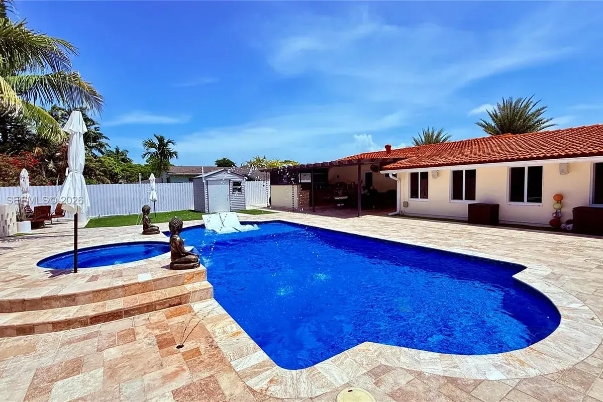 9601 SW 183rd St, Palmetto Bay FL 33157