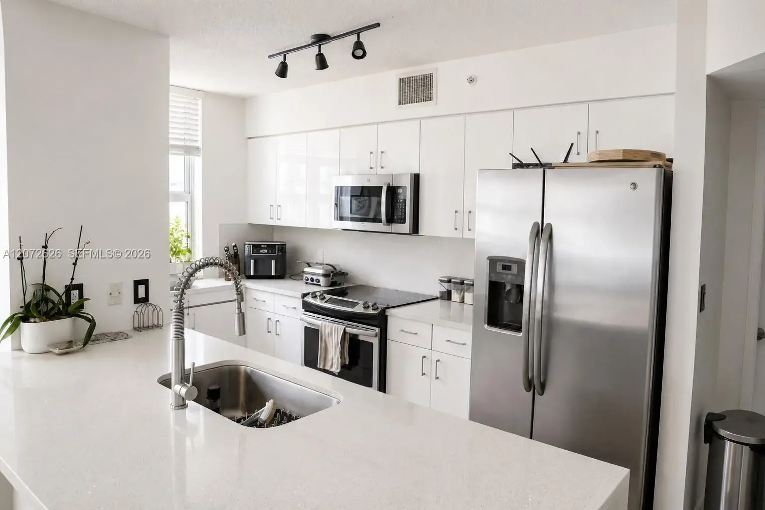 1155 Brickell Bay Dr # 902, Miami FL 33131