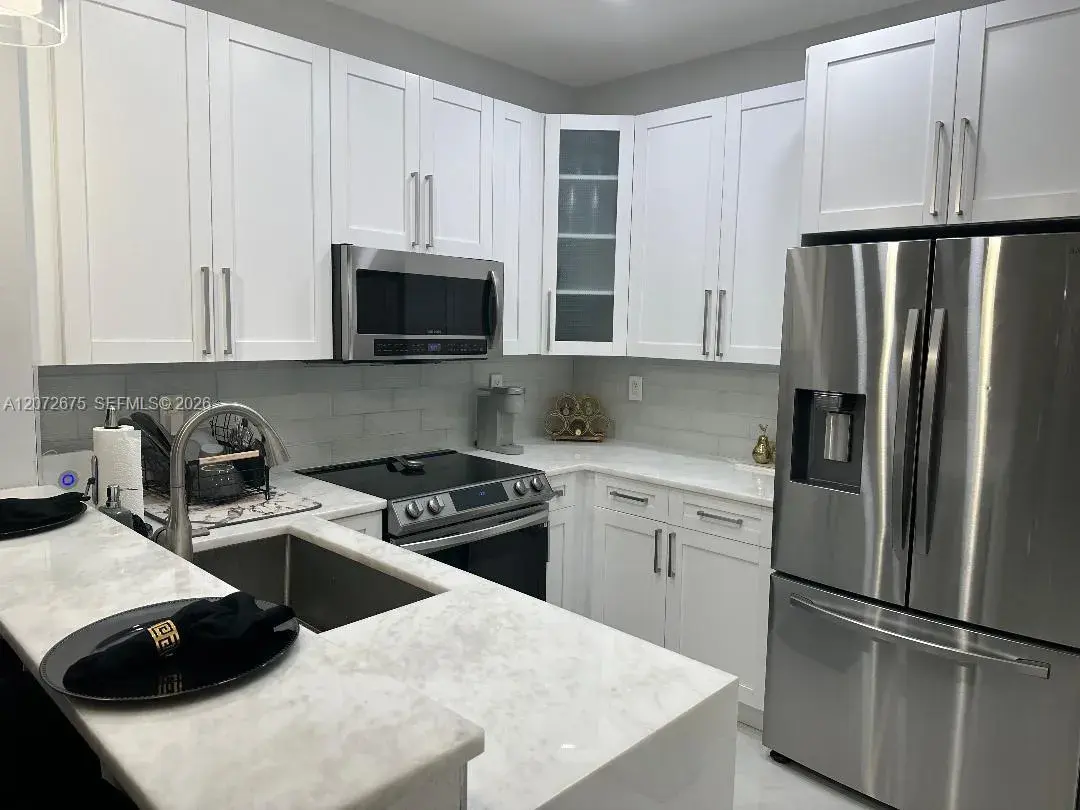 4 bedroom 3 bath Residential for sale at 7690 S Southwood Cir, Davie FL 33328