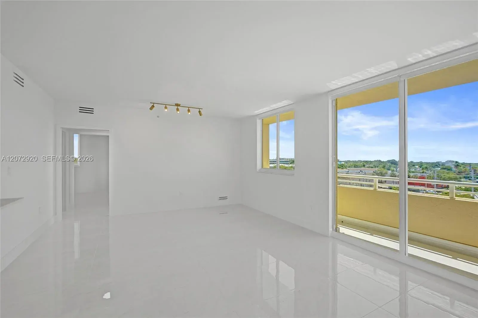 2775 NE 187th St # 514, Aventura FL 33180
