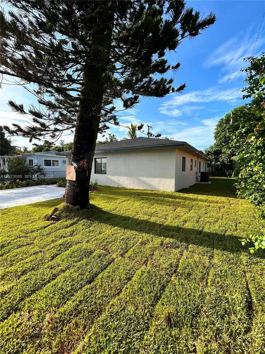 2950 NW 93 ST, Miami FL 33147