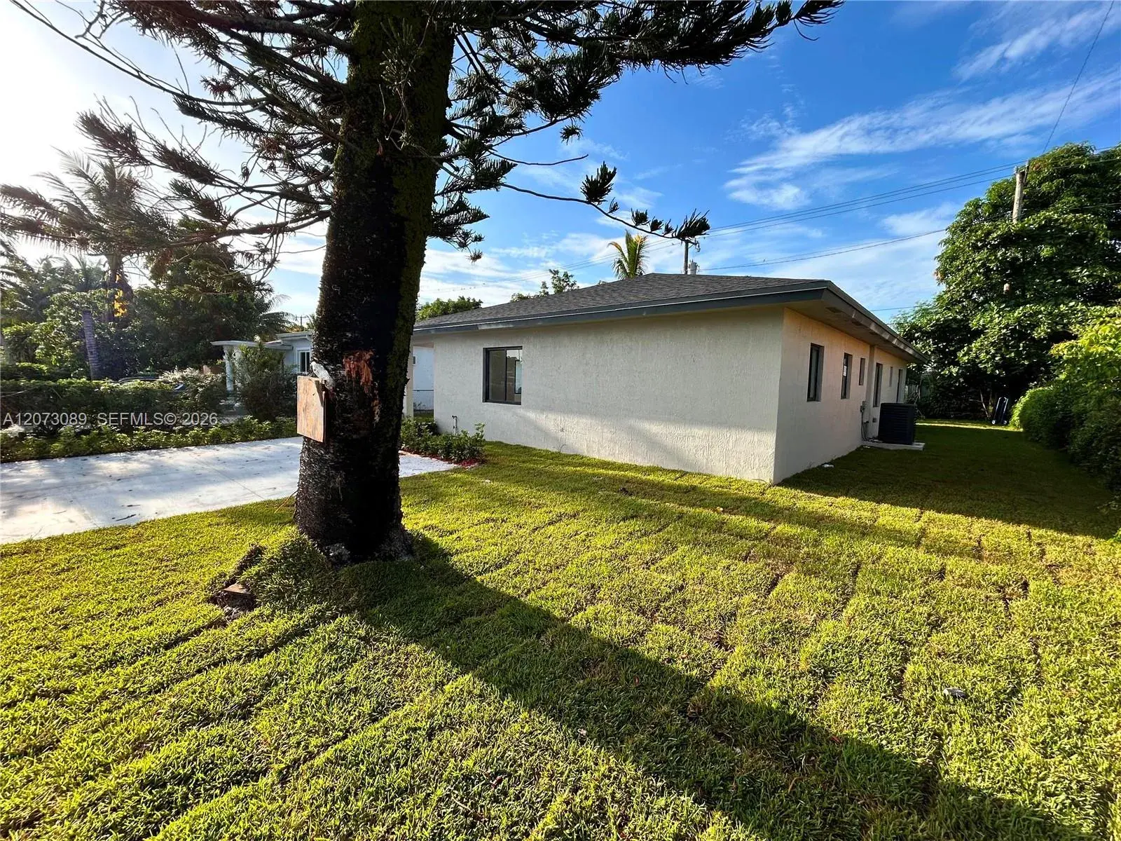2950 NW 93 ST, Miami FL 33147