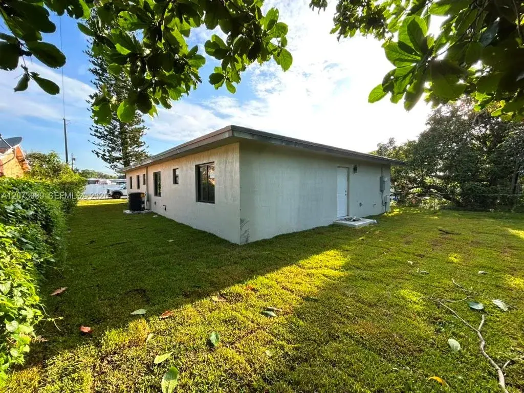 2950 NW 93 ST, Miami FL 33147