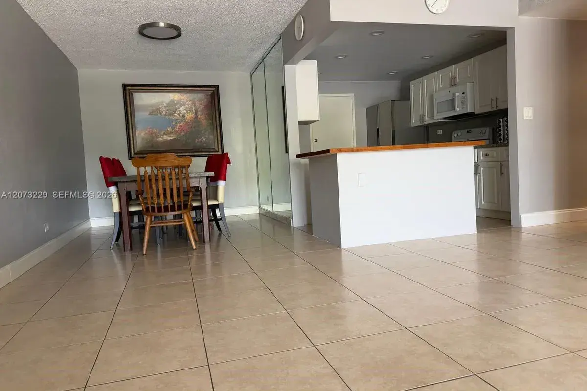 800 NE 195th St # 211, Miami FL 33179