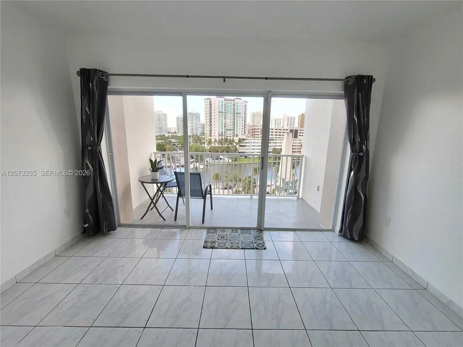 1 bedroom 1 bath Residential for sale at 300 Bayview Dr # 603, Sunny Isles Beach FL 33160