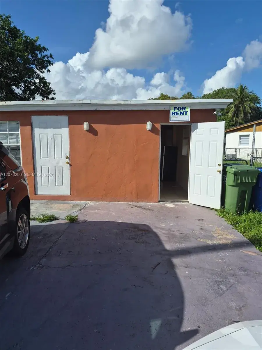 4 bedroom 1 bath Residential Lease for rent at 2300 NW 15th Ct, Fort Lauderdale FL 33311