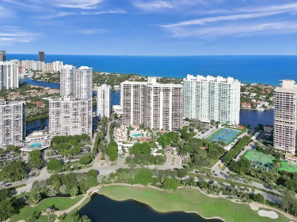2 bedroom 2 bath Residential for sale at 20281 E Country Club Dr # 404, Aventura FL 33180