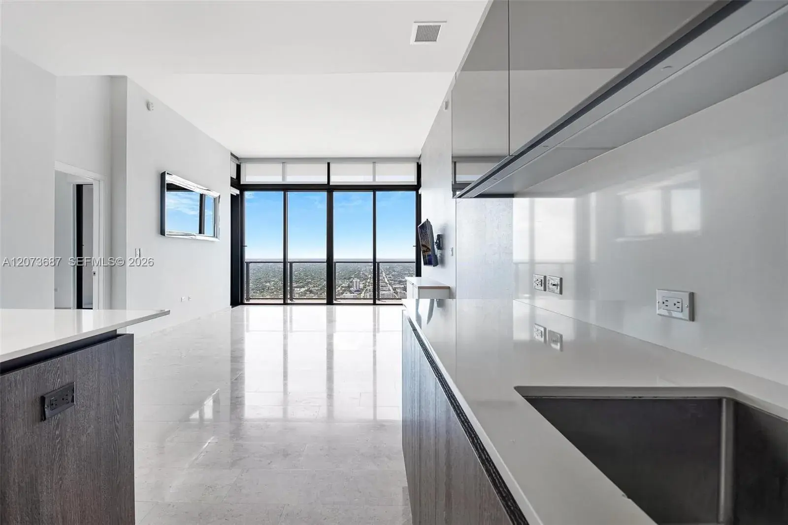 88 SW 7th St # 4004, Miami FL 33130