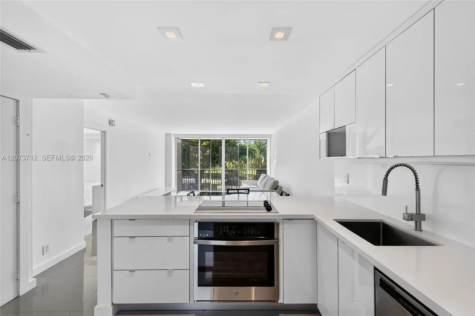 1 bedroom 1 bath Residential Lease for rent at 3301 N Country Club Dr # 310, Aventura FL 33180