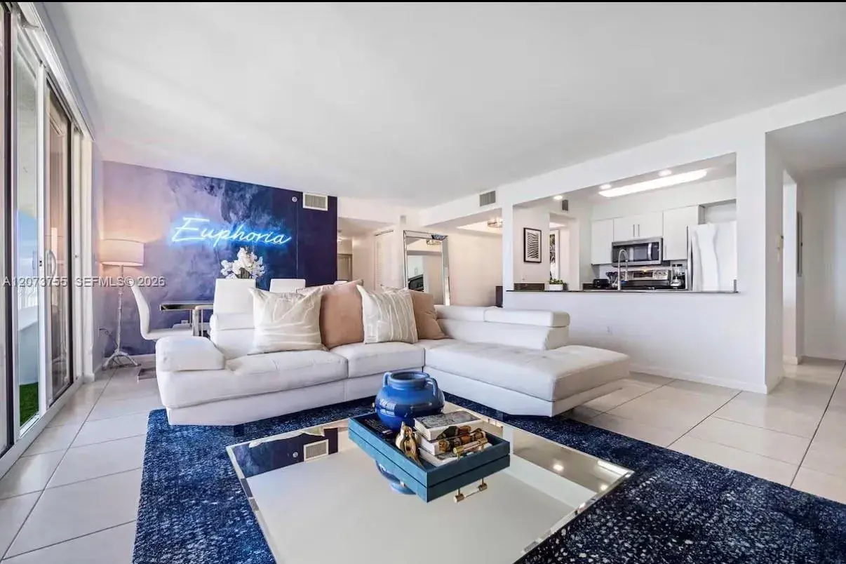 1200 Brickell Bay Dr # 4101, Miami FL 33131