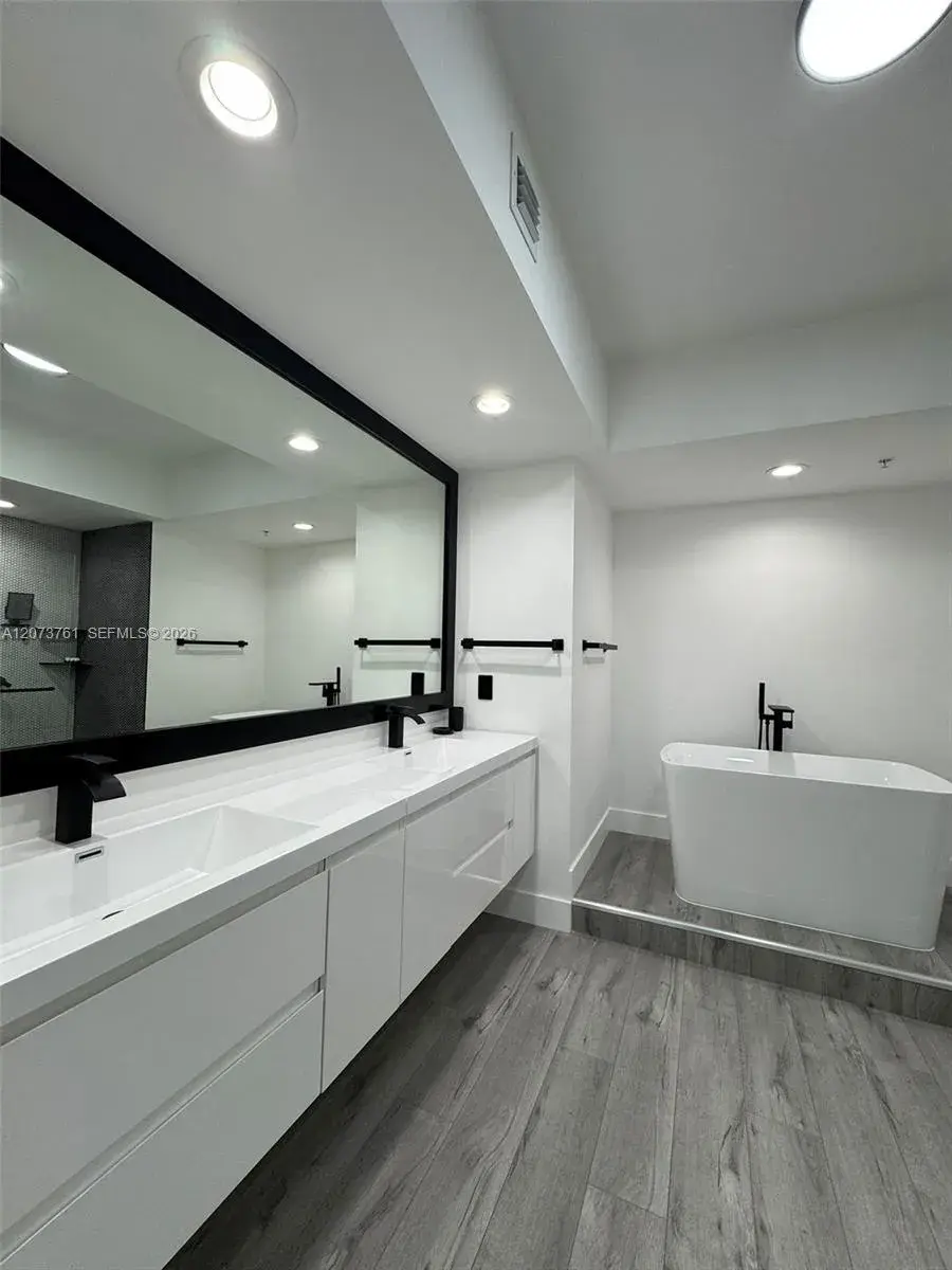 3 bedroom 3 bath Residential for sale at 15051 Royal Oaks Ln # 1403, North Miami FL 33181