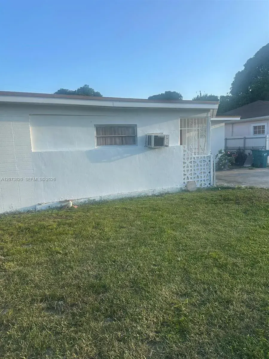 864 NW 116th St, Miami FL 33168