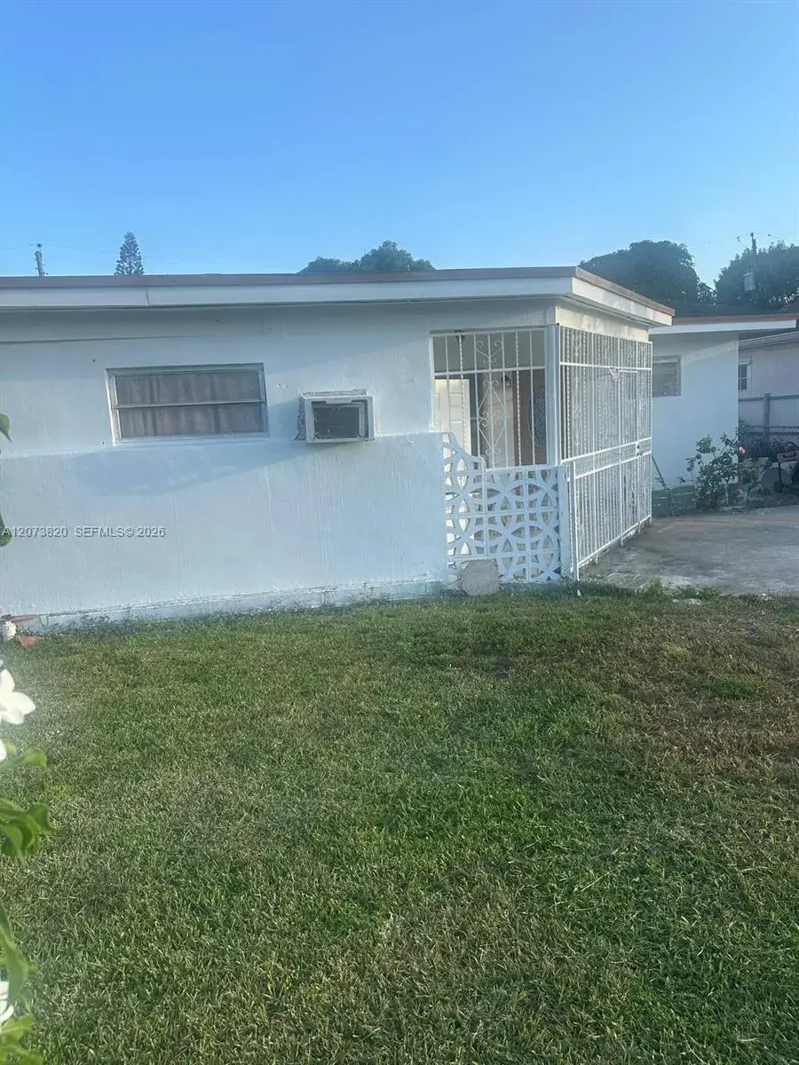 864 NW 116th St, Miami FL 33168