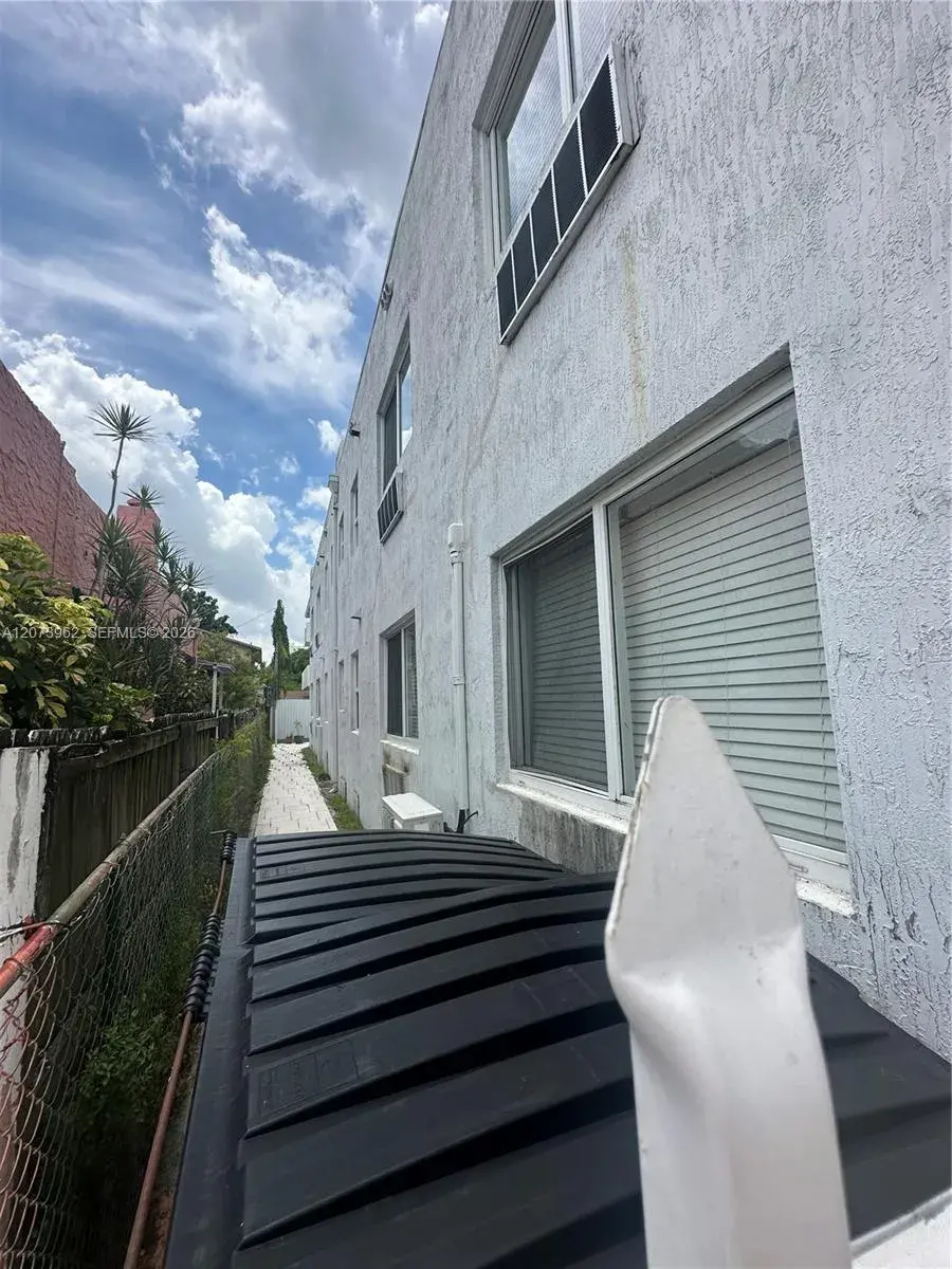 412 SW 10th Ave, Miami FL 33130