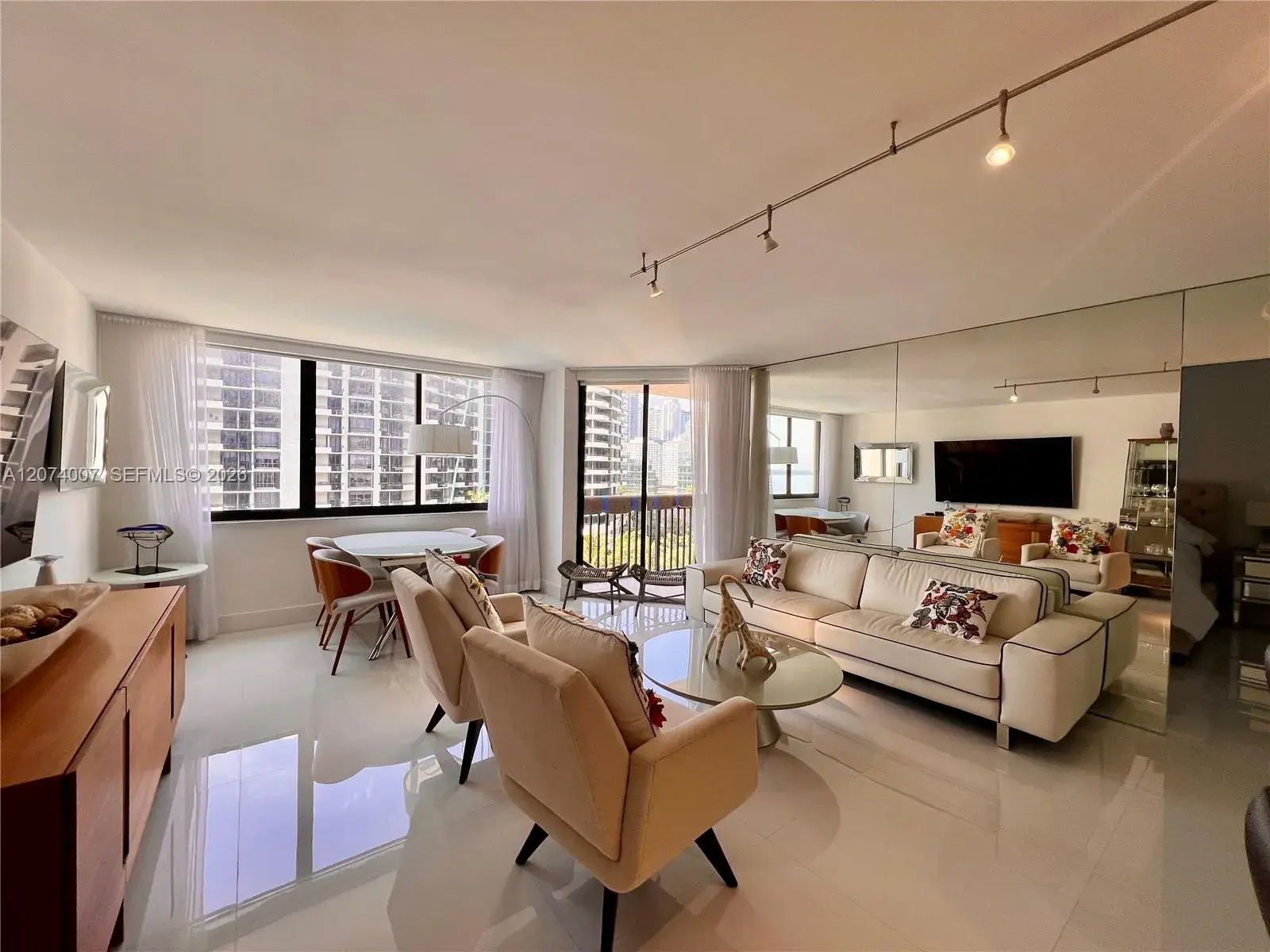 540 Brickell Key Dr # 919, Miami FL 33131