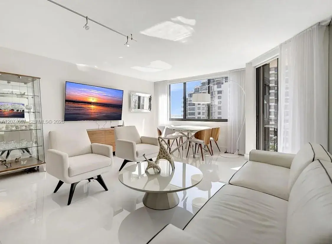 540 Brickell Key Dr # 919, Miami FL 33131