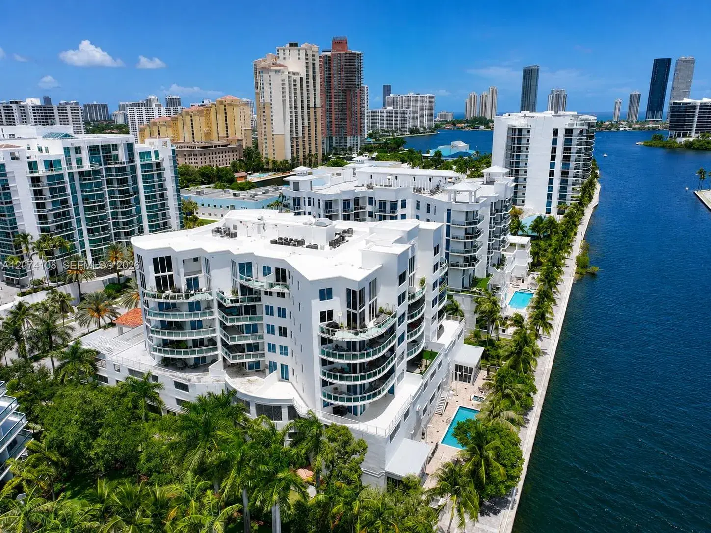 2 bedroom 2 bath Residential Lease for rent at 3000 NE 188th St # 709, Aventura FL 33180