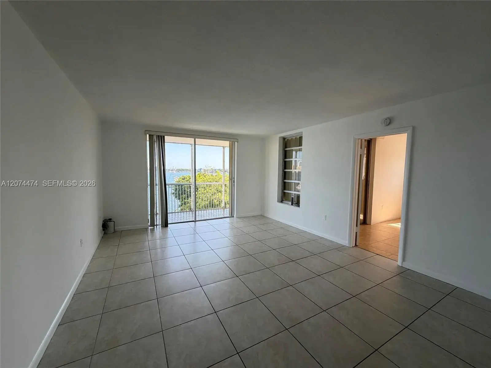 2 bedroom 2 bath Residential Lease for rent at 2910 Point East Dr # M514, Aventura FL 33160