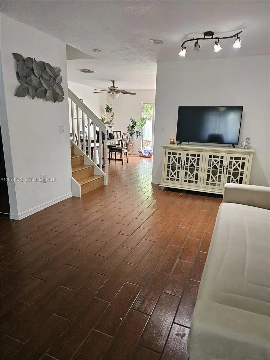 126 Hidden Ct Rd # D, Hollywood FL 33023