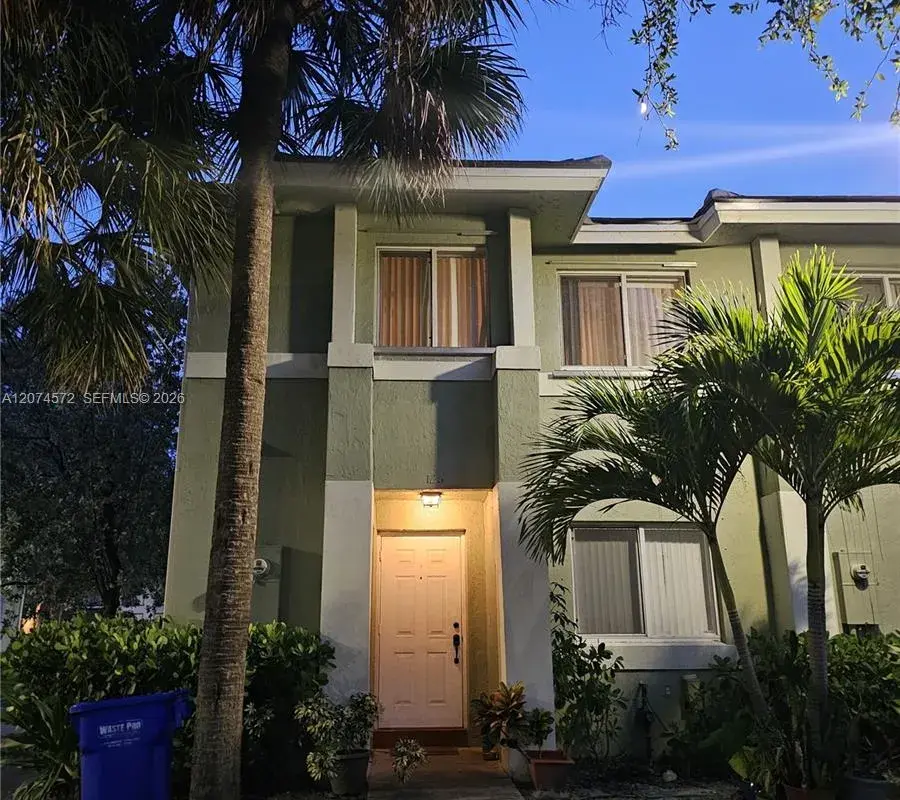 126 Hidden Ct Rd # D, Hollywood FL 33023