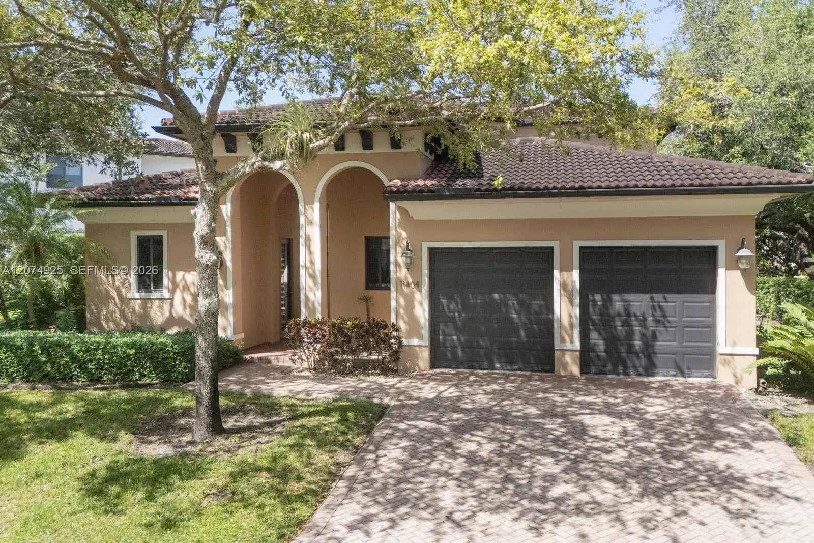 4 bedroom 4 bath Residential for sale at 11404 Four Fillies Rd, Pinecrest FL 33156