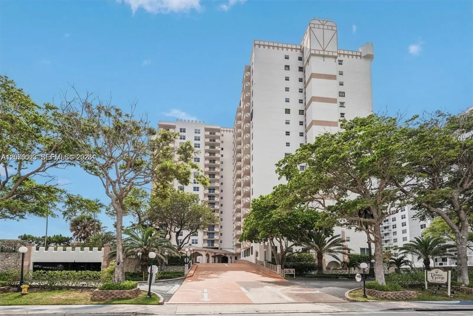 1 bedroom 2 bath Residential for sale at 1865 S Ocean Dr # 2D, Hallandale Beach FL 33009