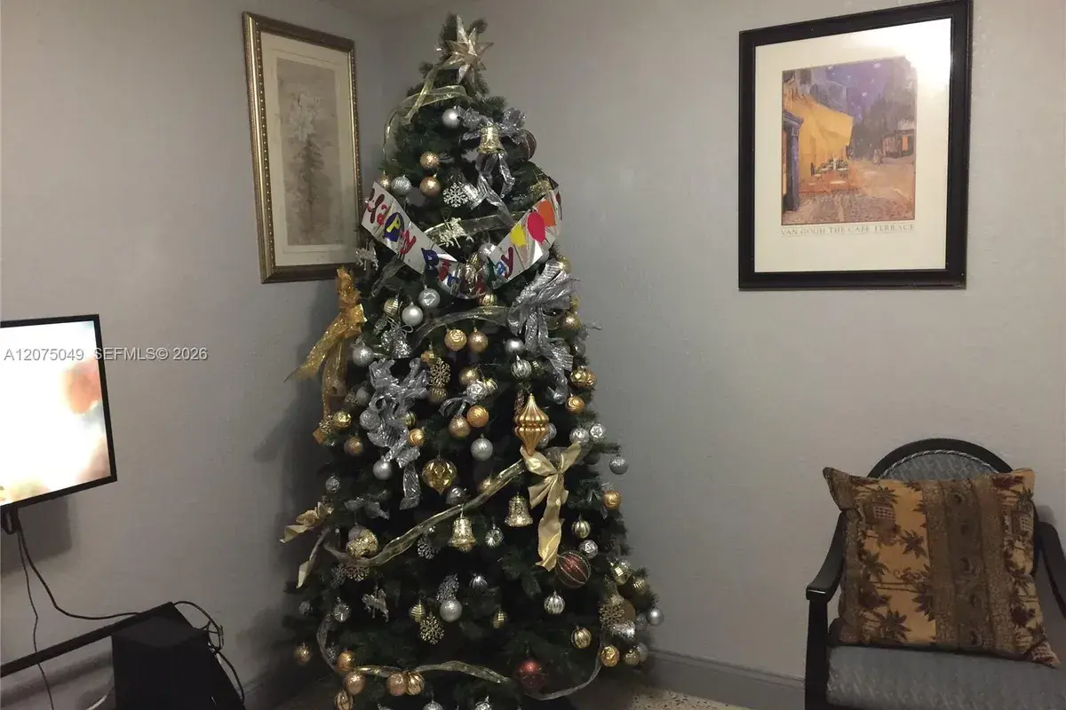 1800 NW 19 ST # 11, Miami FL 33125