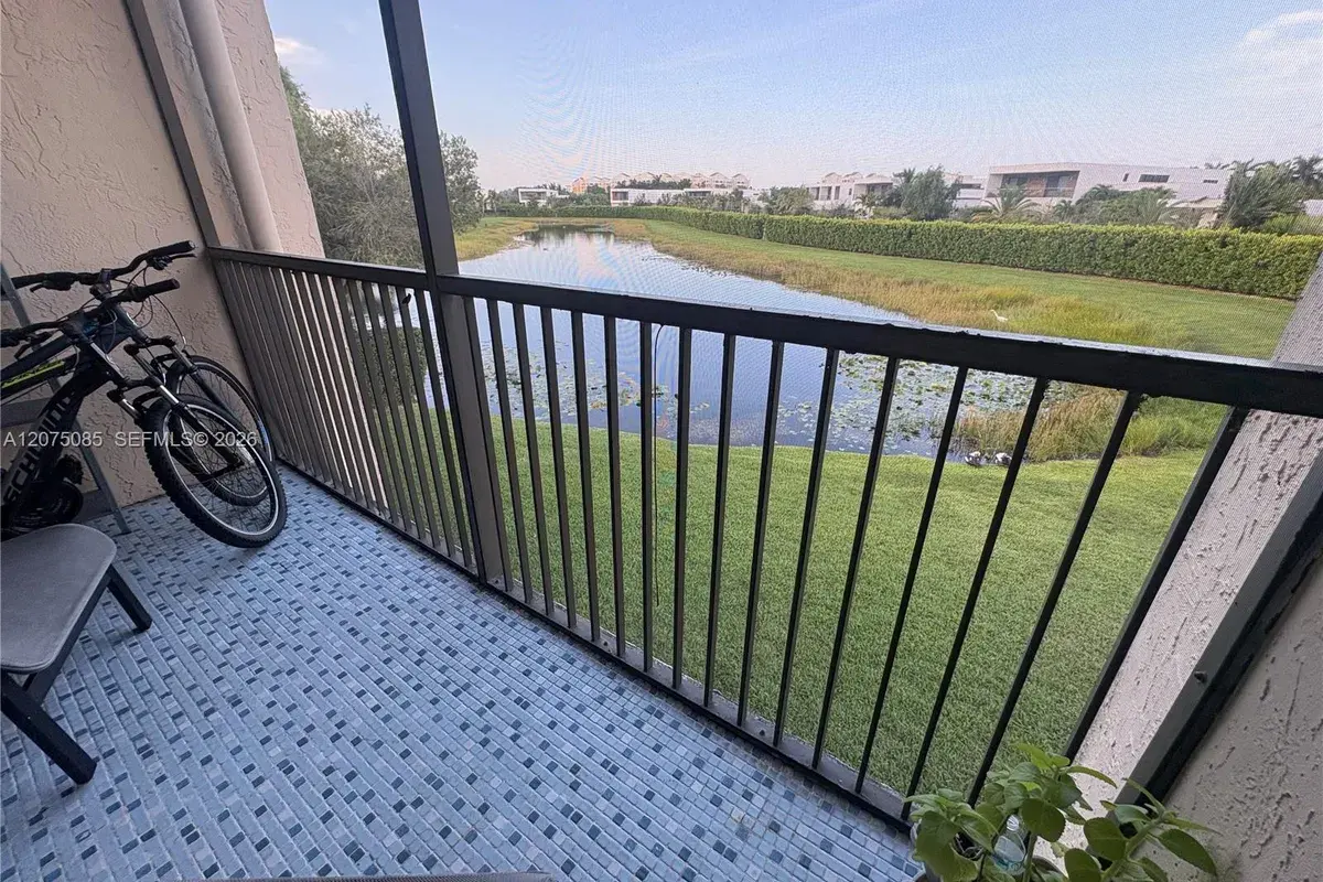 16471 Blatt Blvd # 203, Weston FL 33326