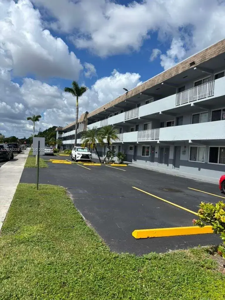2 bedroom 1 bath Residential for sale at 11195 SW 1st St # 216, Sweetwater FL 33174