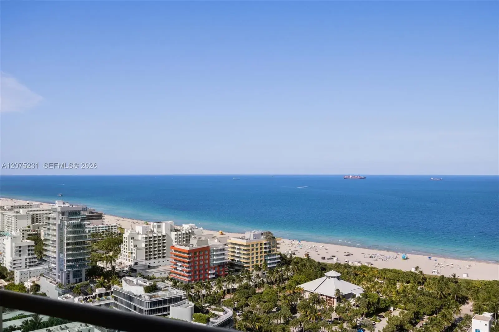 300 S Pointe Dr # 2806, Miami Beach FL 33139