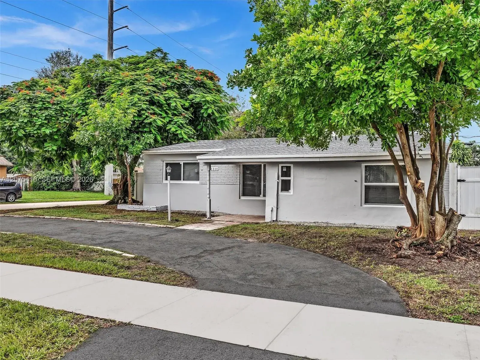6800 Raleigh St, Hollywood FL 33024