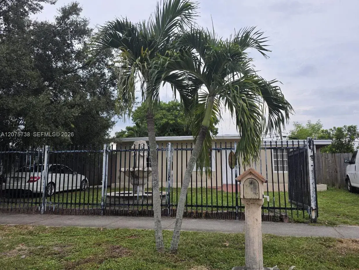 3 bedroom 2 bath Residential for sale at 4570 SW 39th St, West Park FL 33023