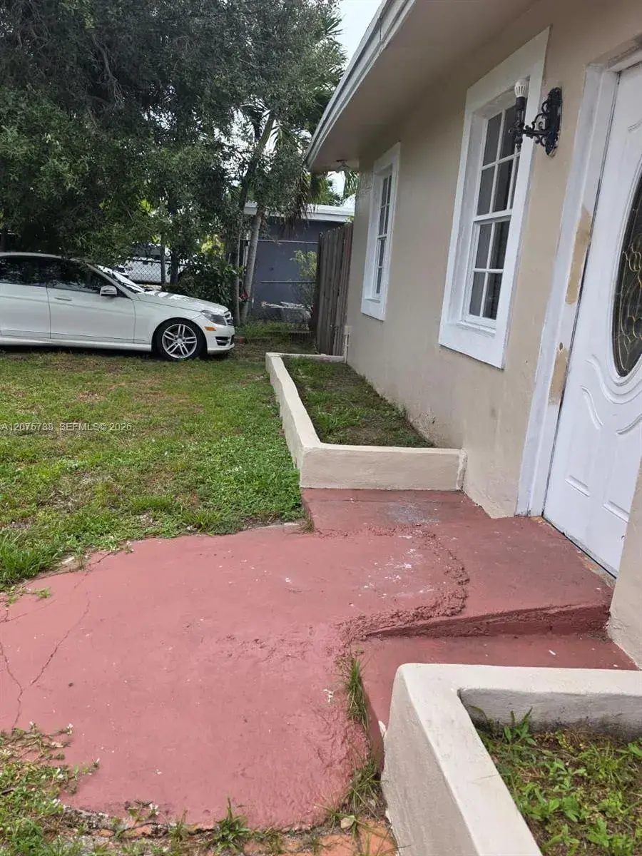 4570 SW 39th St, West Park FL 33023