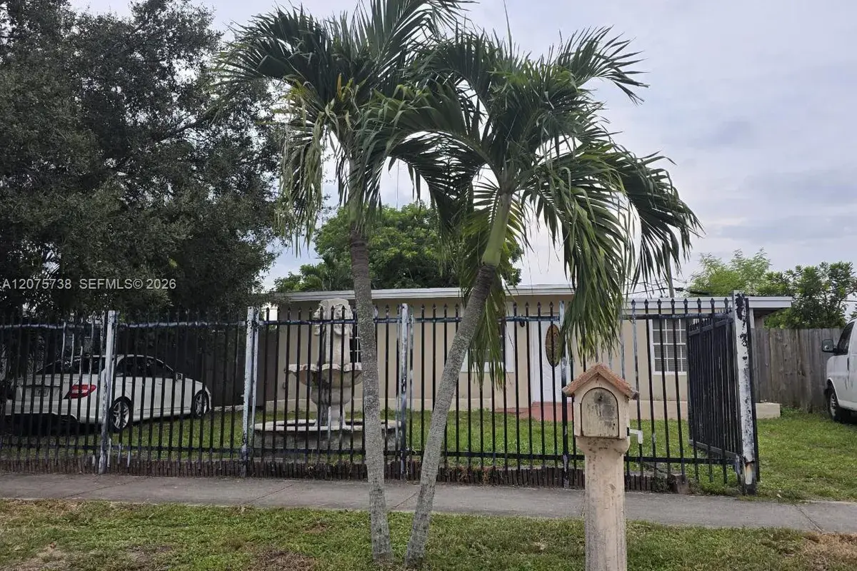 4570 SW 39th St, West Park FL 33023