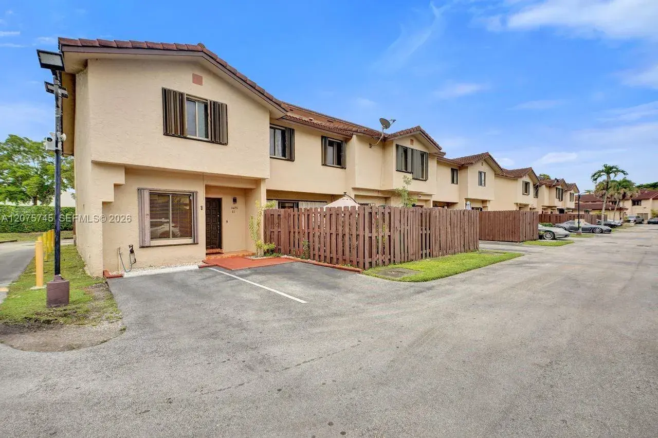 2 bedroom 2 bath Residential for sale at 14201 SW 57th Ln, Miami FL 33183