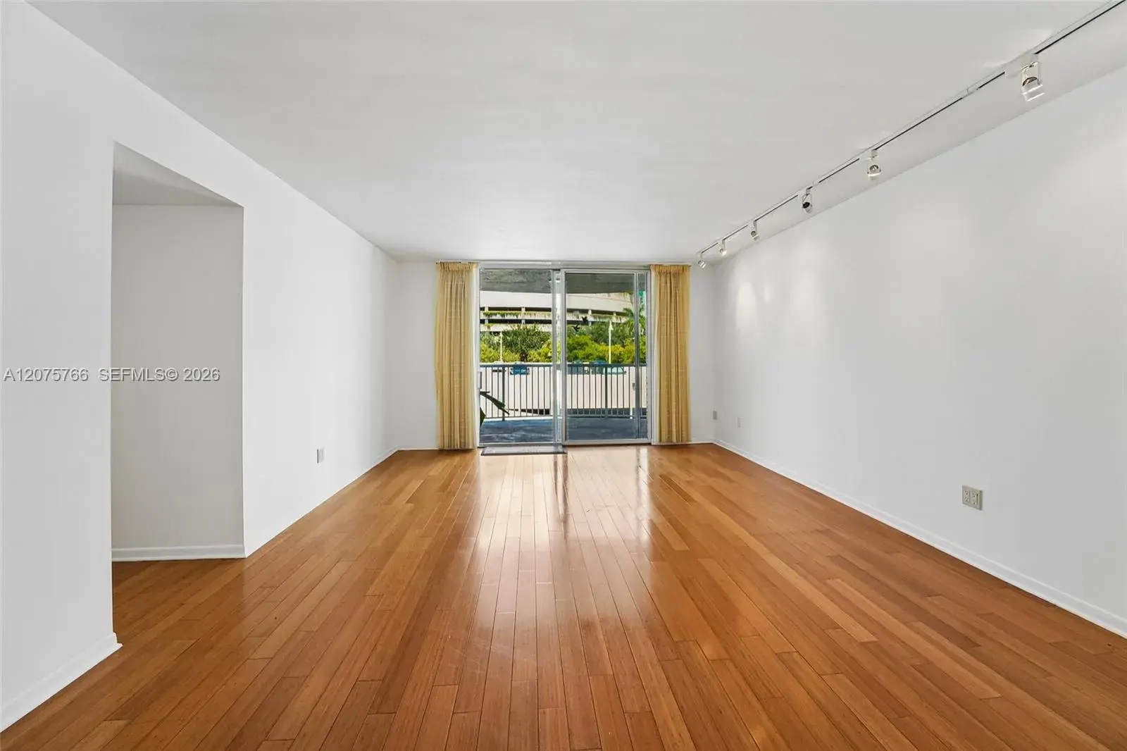 1420 Brickell Bay Dr # 206D, Miami FL 33131