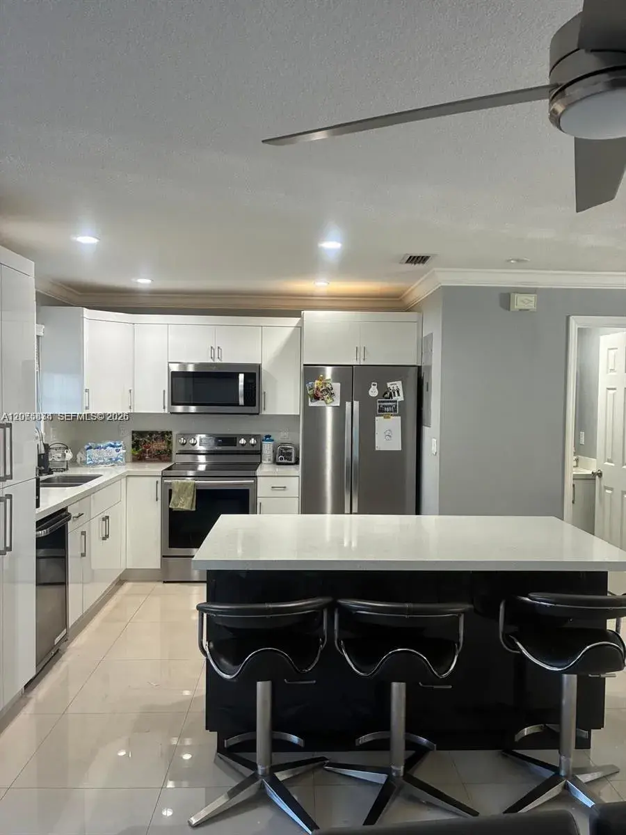 2 bedroom 2 bath Residential for sale at 9425 NW 114th Ln # 3, Hialeah Gardens FL 33018
