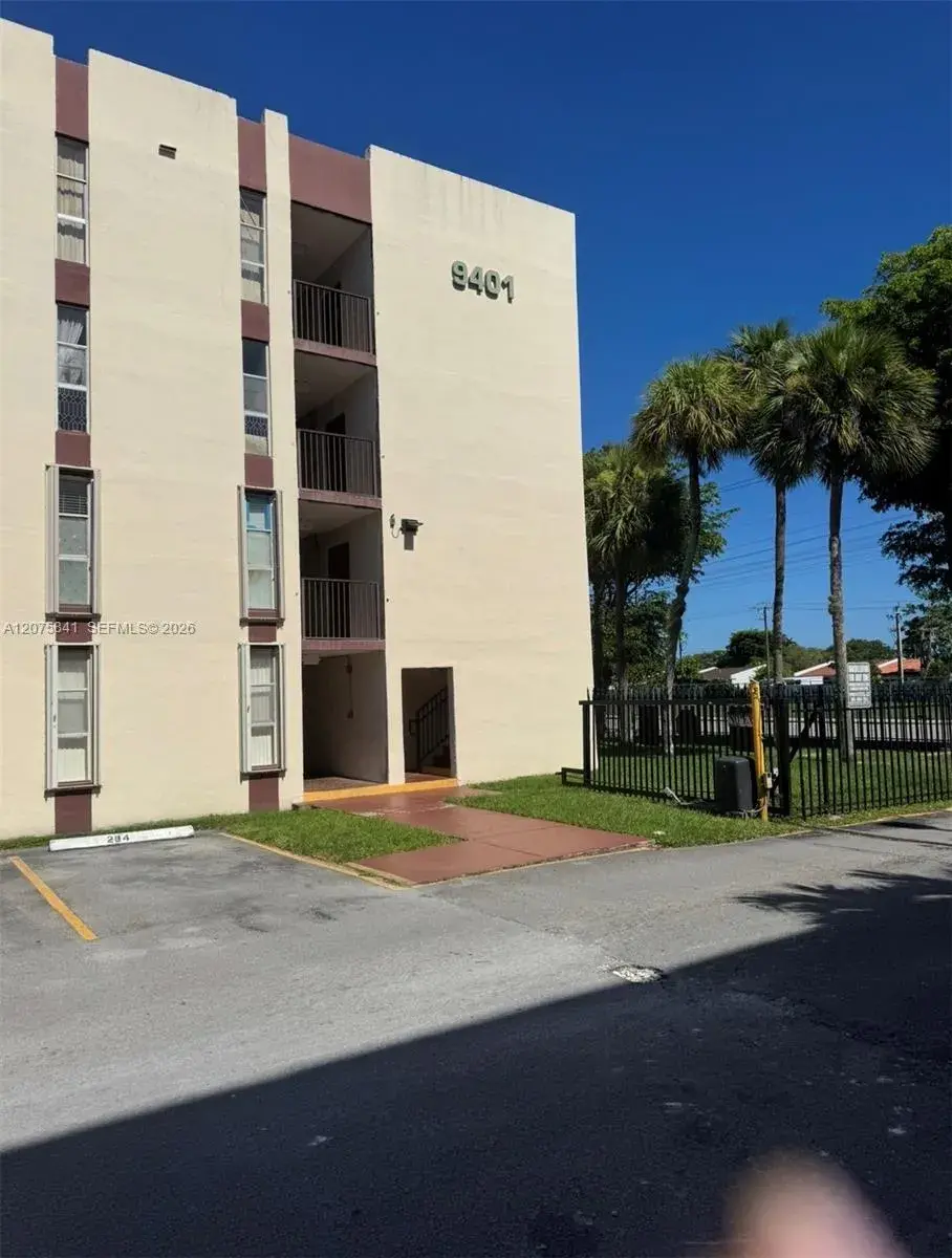 2 bedroom 2 bath Residential for sale at 9401 SW 4th St # 103, Miami FL 33174