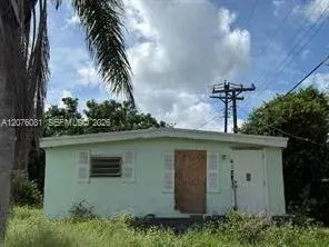 4 bedroom 2 bath Residential for sale at 418 S Cocoanut Rd, Pahokee FL 33476