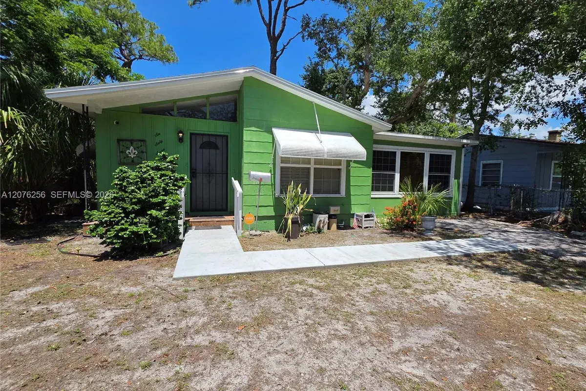 667 W Harbor Dr, St Petersburg FL 33705