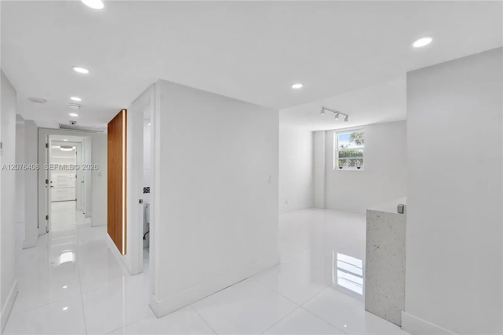 2 bedroom 2 bath Residential for sale at 90 Edgewater Dr # 104, Coral Gables FL 33133