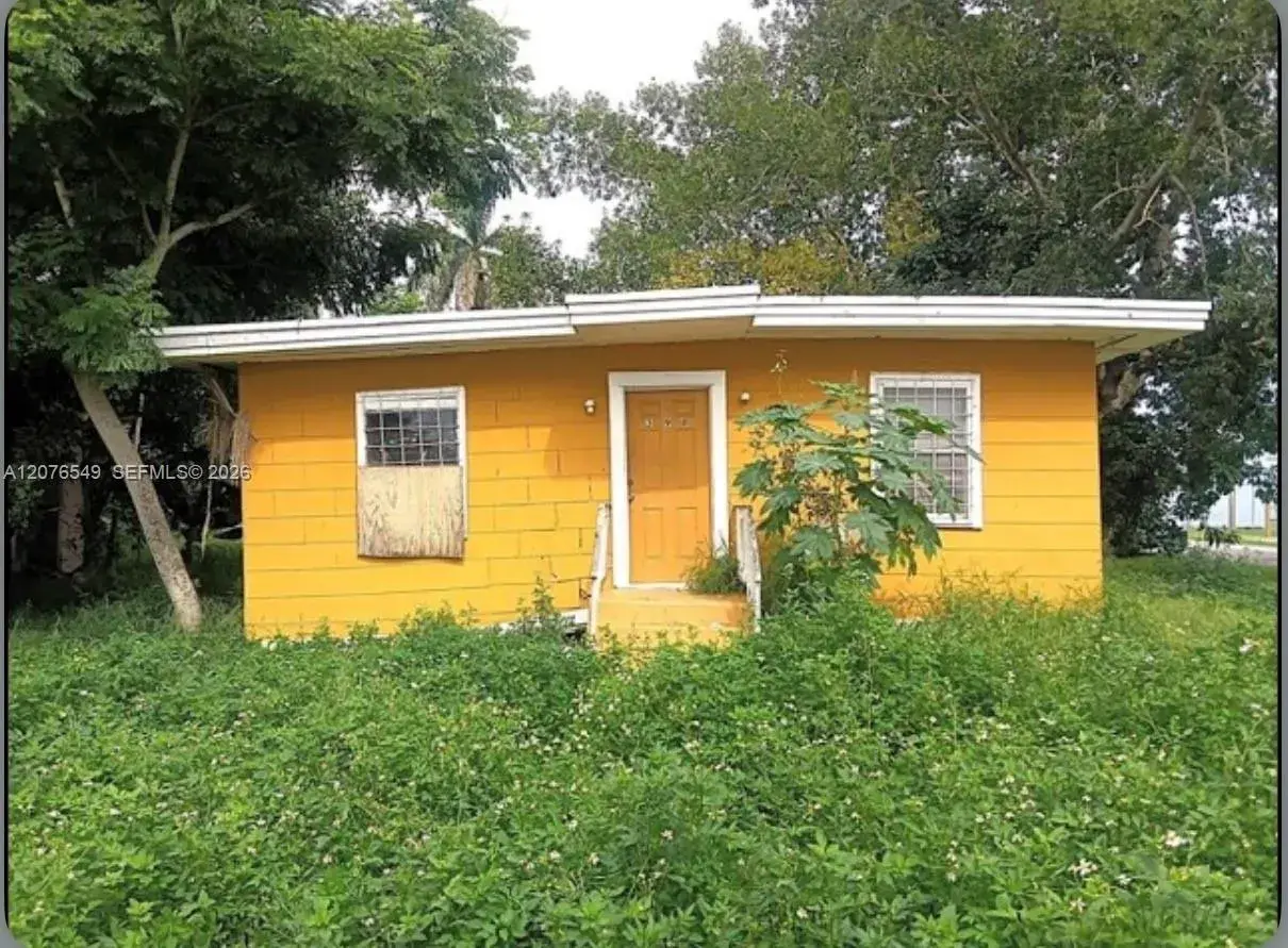 1 bath Residential for sale at 398 Cypress Ave, Pahokee FL 33476