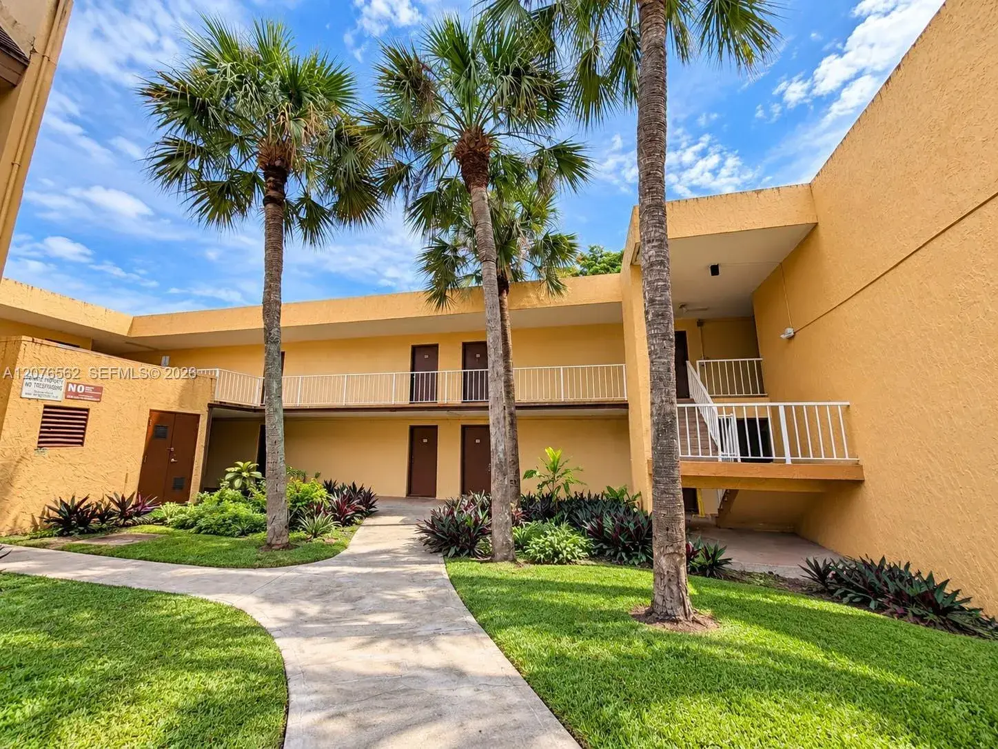 3 bedroom 2 bath Residential for sale at 13700 SW 62nd St # 143, Miami FL 33183